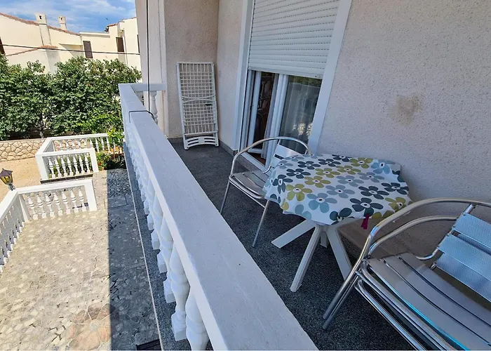 Lovely In Rab With Wifi Rab Town