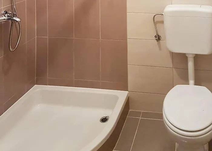 Lovely In Rab With Wifi Lägenhet