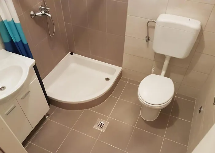 Lovely In Rab With Wifi Lägenhet