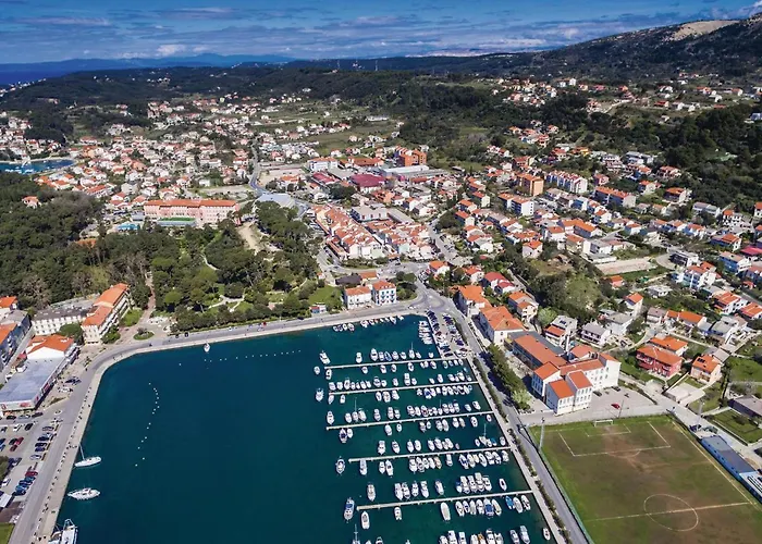 Lovely In Rab With Wifi Lägenhet *